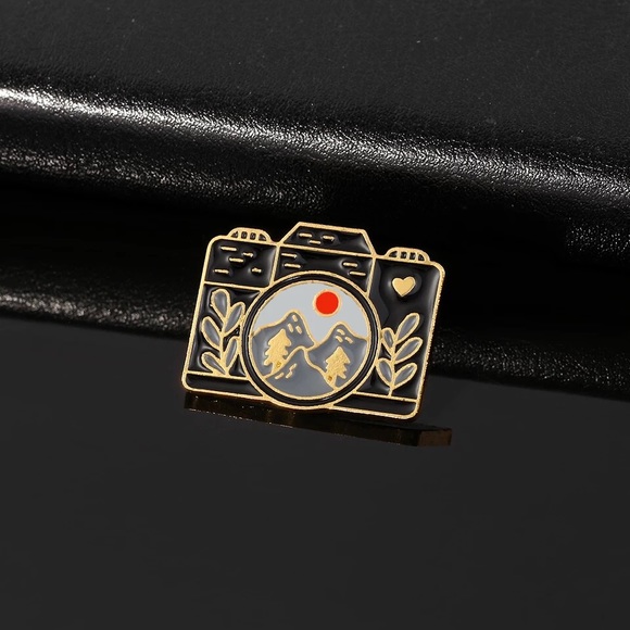 🎉 New Mountain View Camera Enamel Pin - Picture 3 of 7
